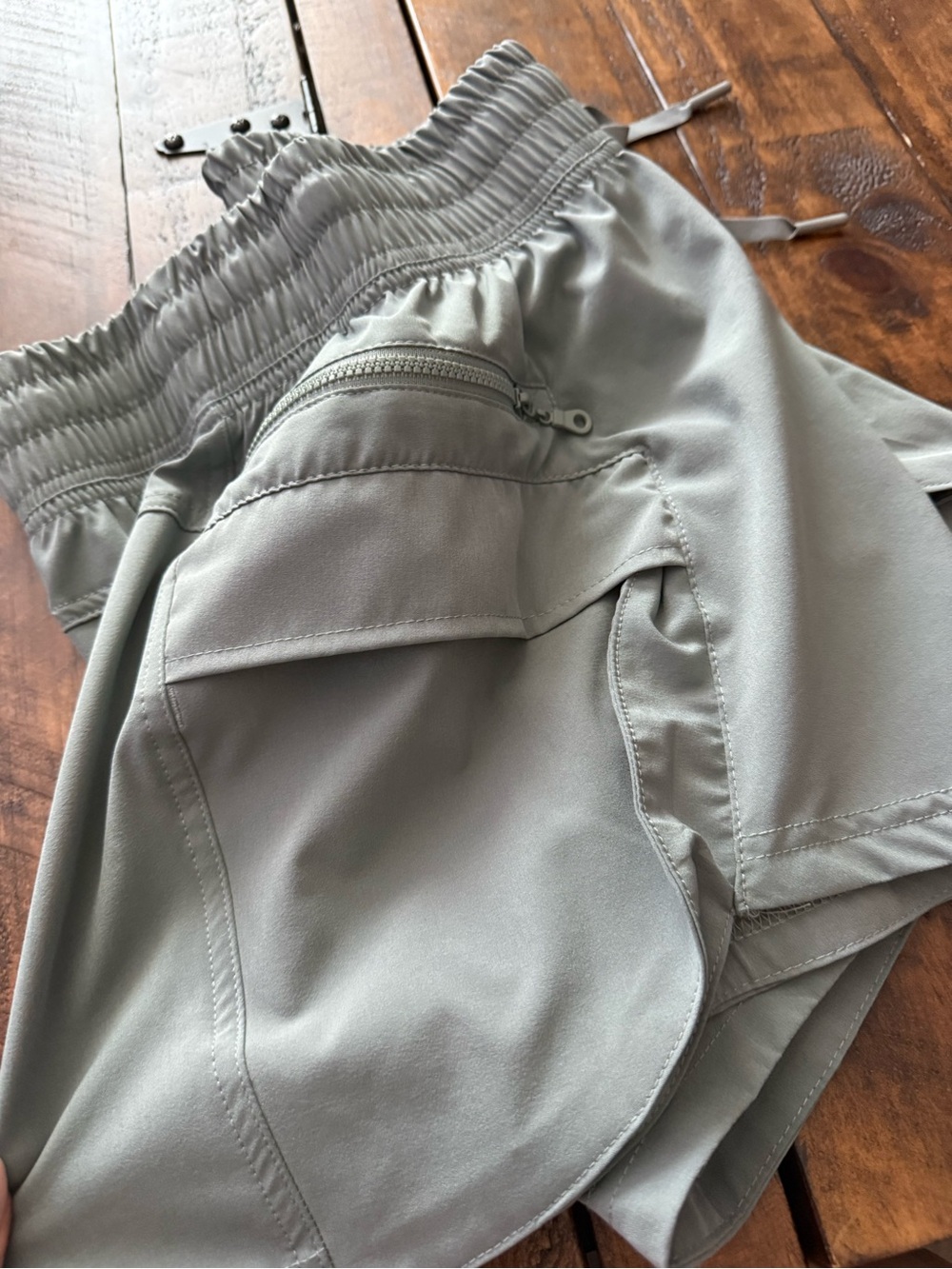Sz S (4-6) Womens Light Sage Hiking Cargo Shorts - Picture 3 of 6